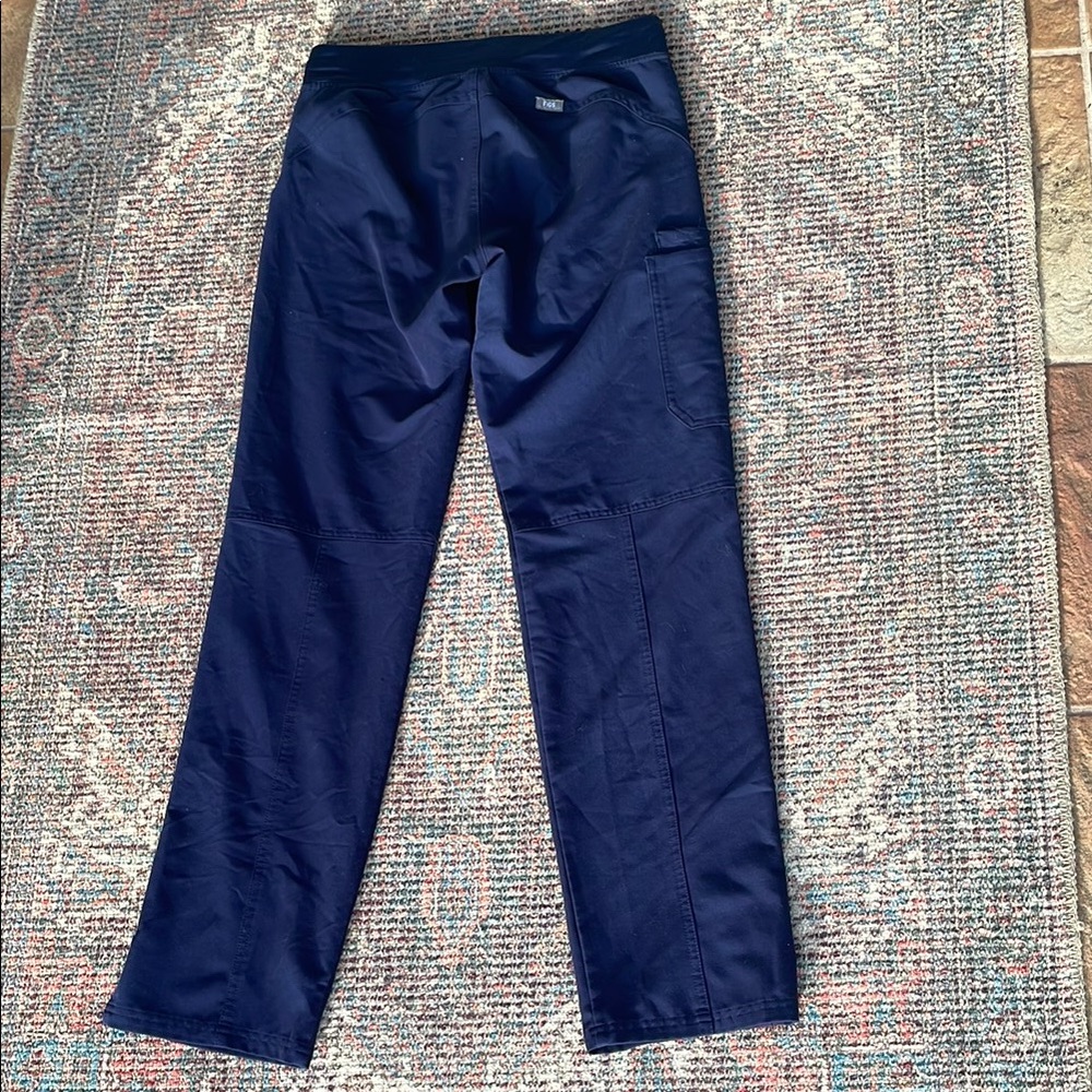 Figs Kade Cargo Pants in navy - Picture 6 of 8